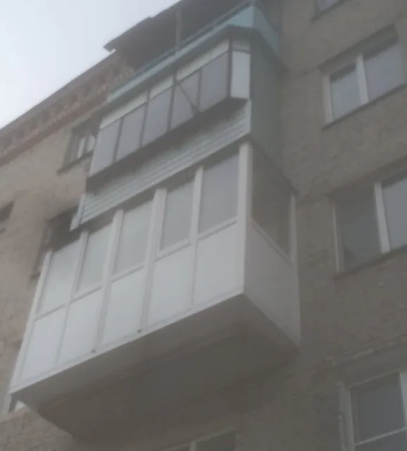 Готовый балкон на Перова, вид с угла